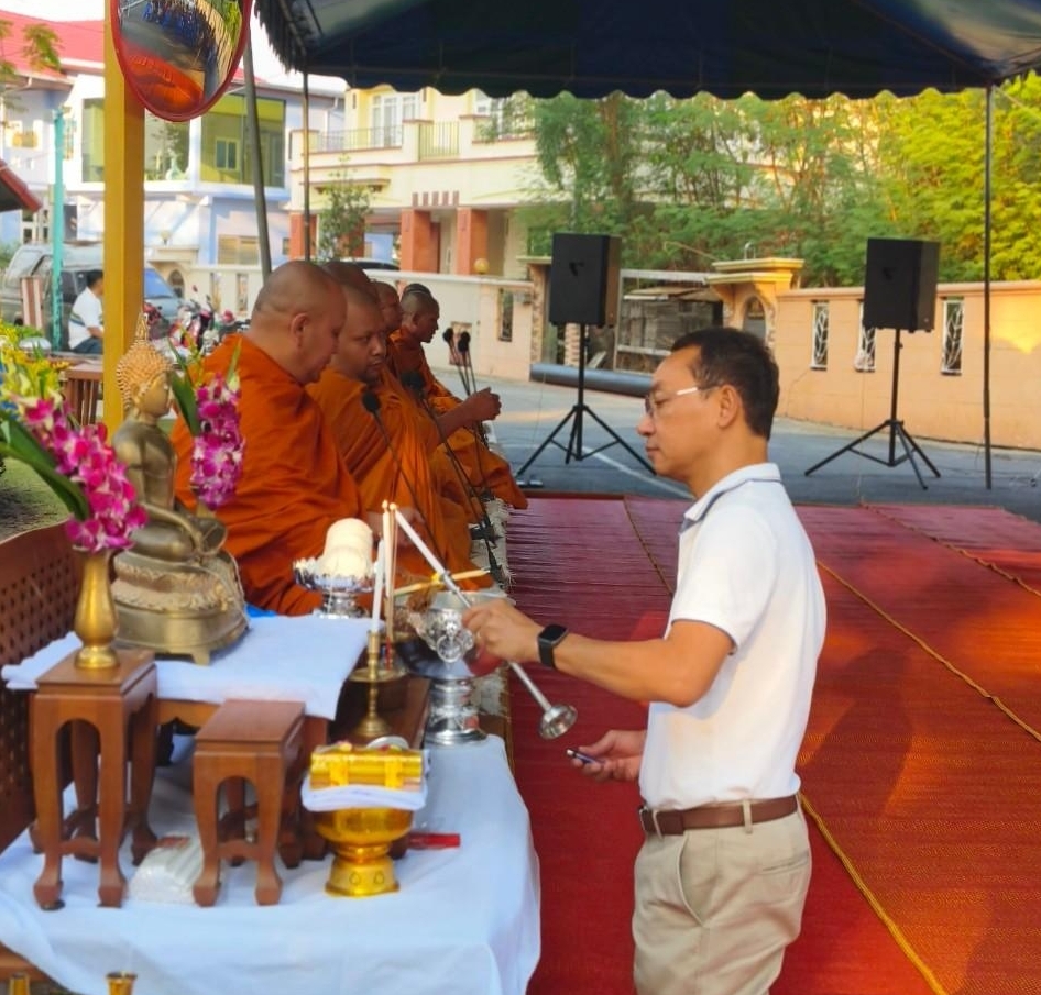 บรรยากาศงานทำบุญนิติบุคคลหมู่บ้านจัดสรร มณีรินทร์ เลค แอนด์ ลากูน (รังสิต)